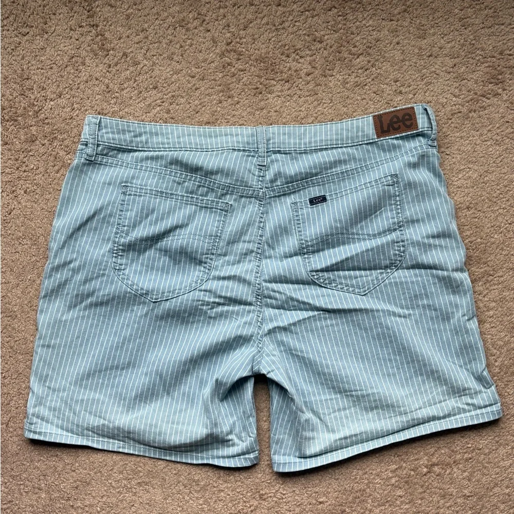 Lee Mid-Rise Blue Striped Shorts - Picture 3 of 3
